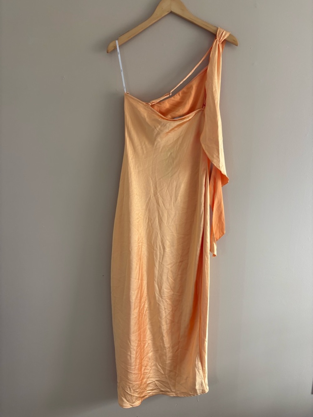 Lulu's Satin One-Shoulder Midi Dress in Champagne Gold - Picture 5 of 9